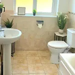 Luxurious 4-bed House In Town Типперэри