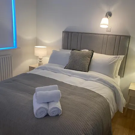 Σπίτι διακοπών Luxurious 4-bed House In Town