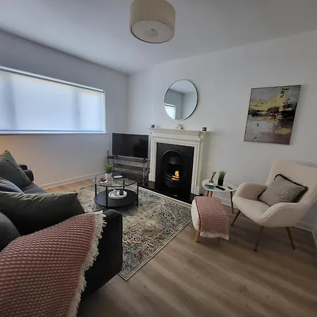 Luxurious 4-bed House In Town * Типперэри